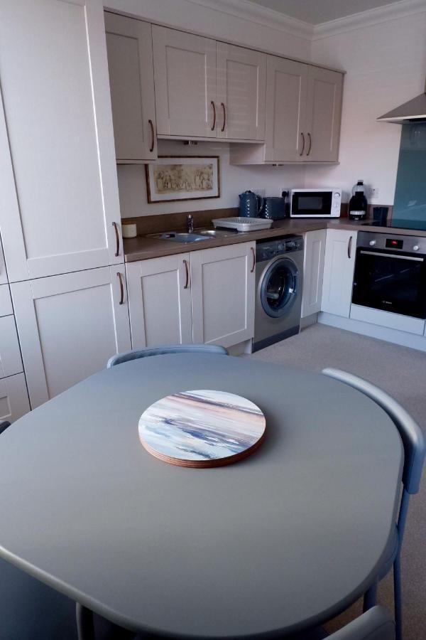 No 7 Quiet, Two Bedroom Ground Floor Flat In Tornagrain Great For Early Airport Departures Or Late Flights Dalcross Eksteriør billede
