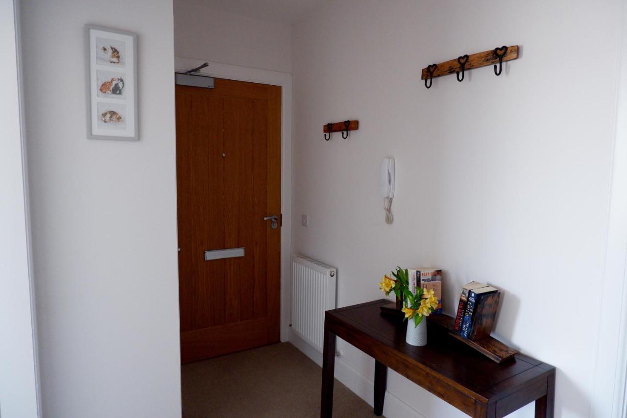 No 7 Quiet, Two Bedroom Ground Floor Flat In Tornagrain Great For Early Airport Departures Or Late Flights Dalcross Eksteriør billede